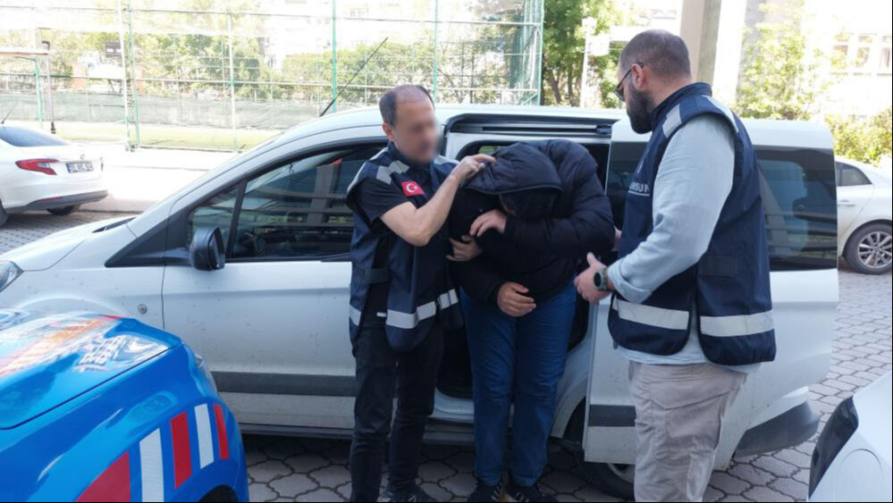 Samsun'da kan donduran olay: Yeğeninin kollarını tutup,