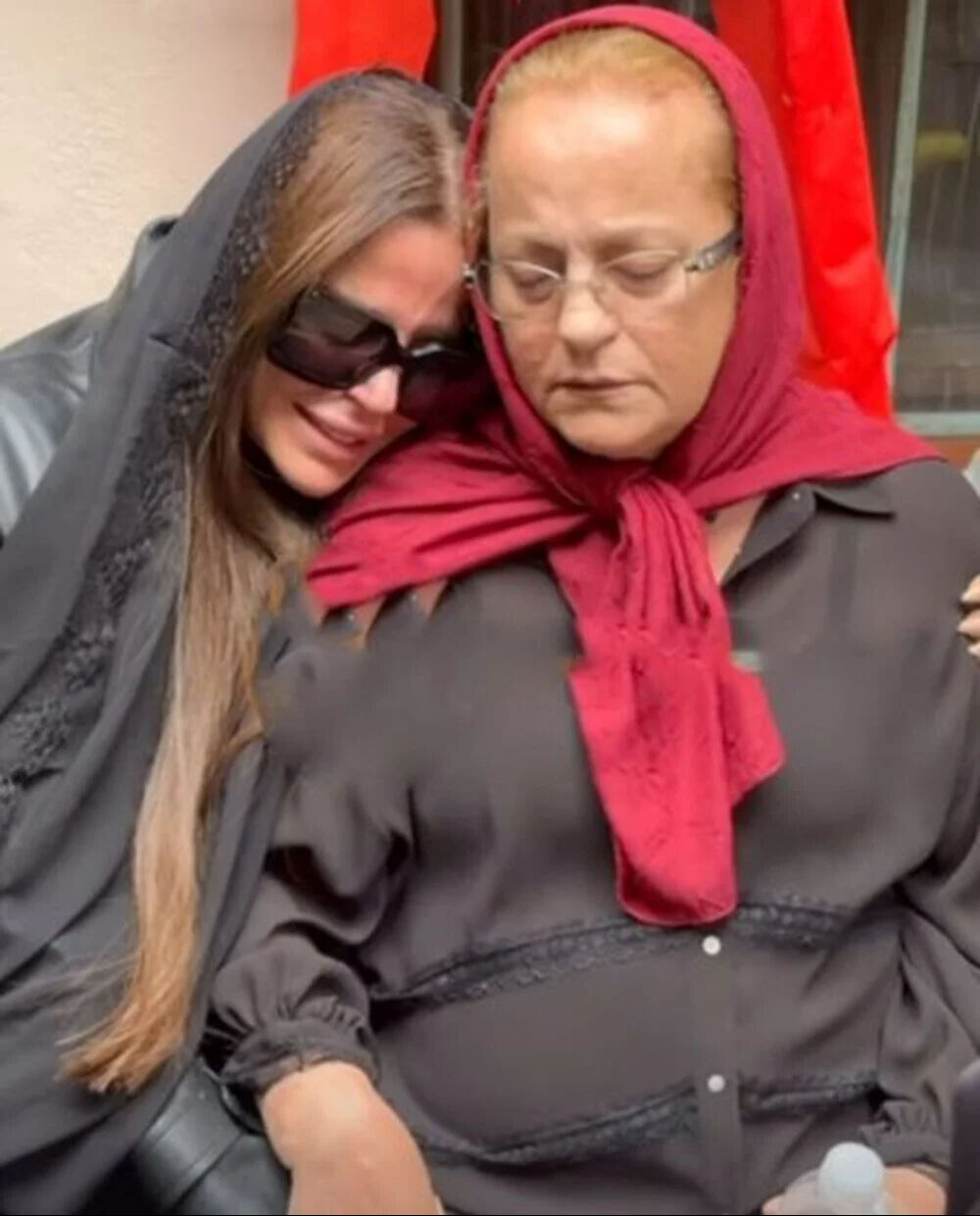 Şarkıcı Simge Sağın'ın en acı günü! Ablasına Nilay Sağın'a gözyaşlarıyla veda etti - 3. Resim