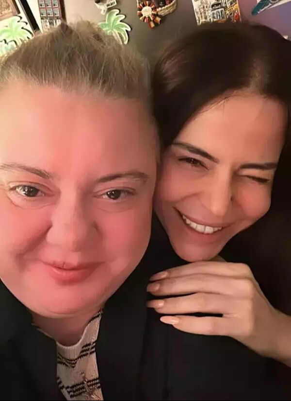 Şarkıcı Simge Sağın'ın en acı günü! Ablasına Nilay Sağın'a gözyaşlarıyla veda etti - 2. Resim