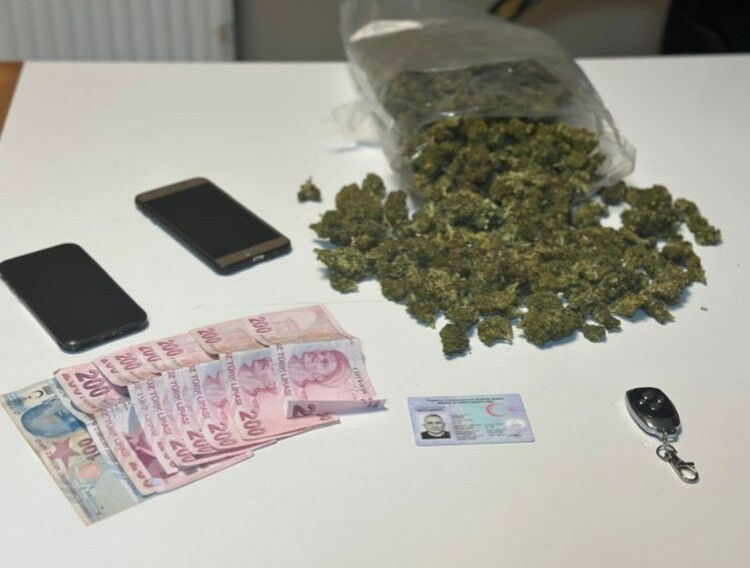 Uyuşturucu düzeneği deşifre oldu! Uzaktan kumandalı gizli bölme ortaya çıktı - 1. Resim