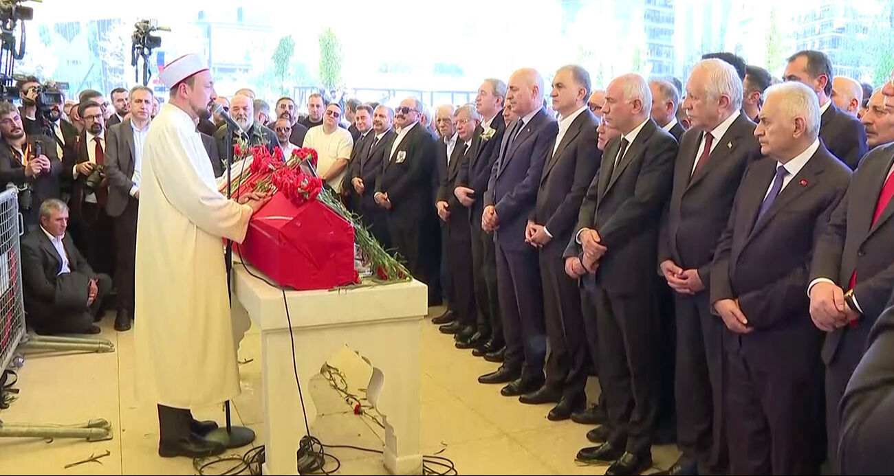 Yakın dostu Sırrı Süreyya Önder'i kaybeden Sezen Aksu ile ilgili olay iddia: Yaptığı herkesi şoke etti - 2. Resim