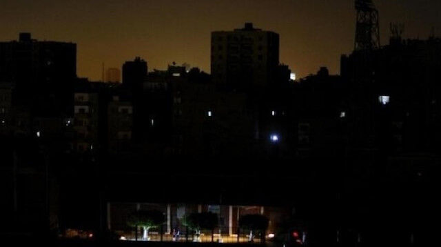 Aşırı kullanım karanlığa gömdü! Binden fazla evin elektriği kesildi - 1. Resim