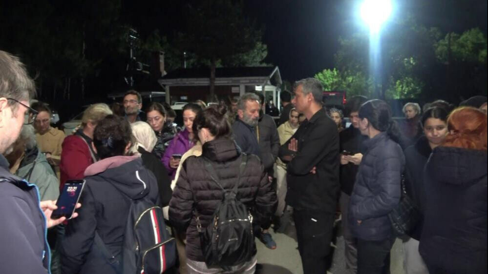 Barınaktaki görüntülere tepki yağıyor! Protestoda gergin anlar - 2. Resim