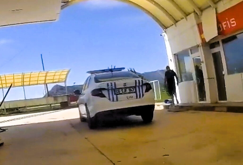 Belediye ekipleri neye uğradığını şaşırdı! Tepkilerini davul zurnayla gösterdiler, kararı oynayarak verdiler - 2. Resim