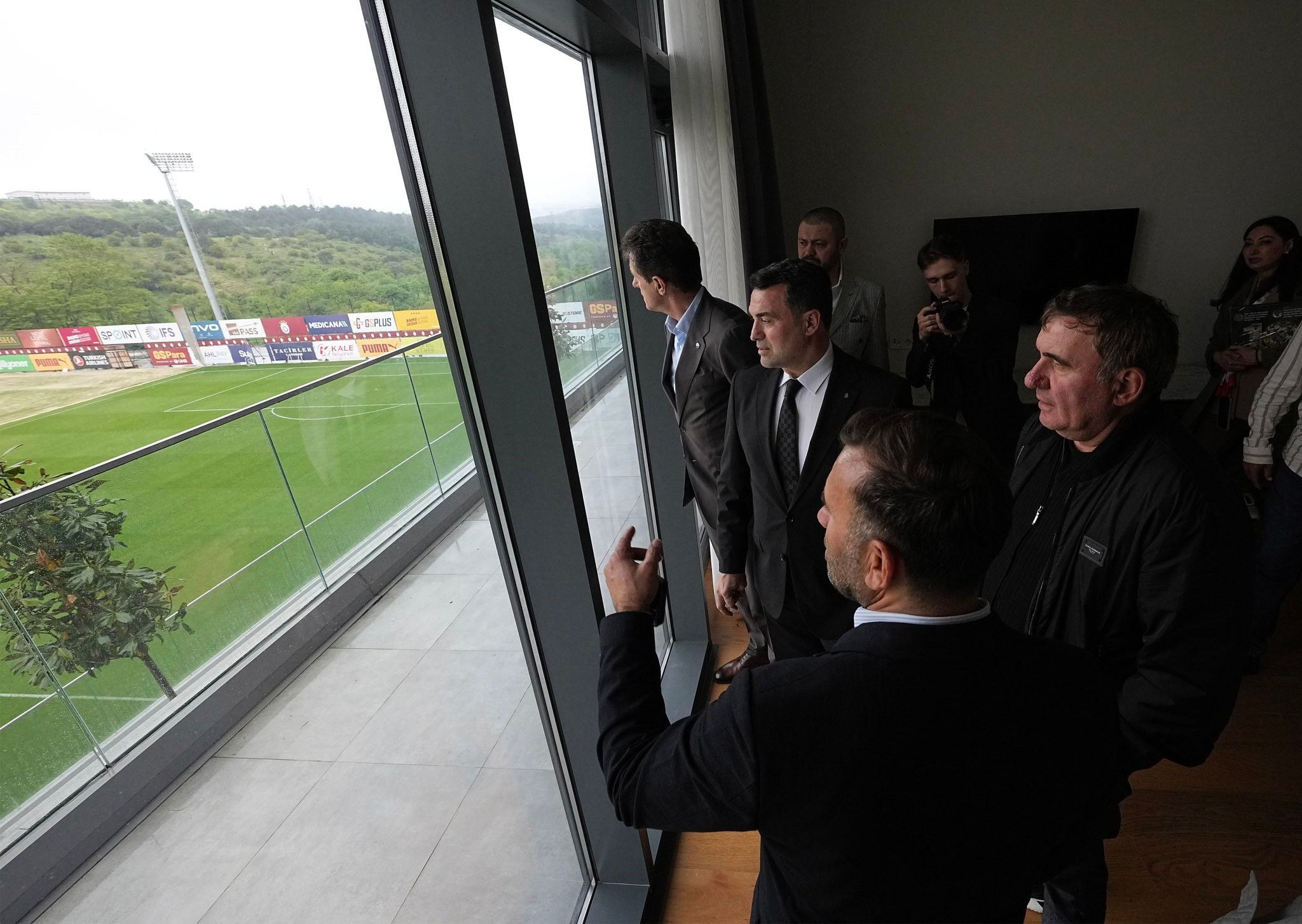 Galatasaray'ın UEFA zaferinin 25. Yılında efsaneler buluştu! - 2. Resim