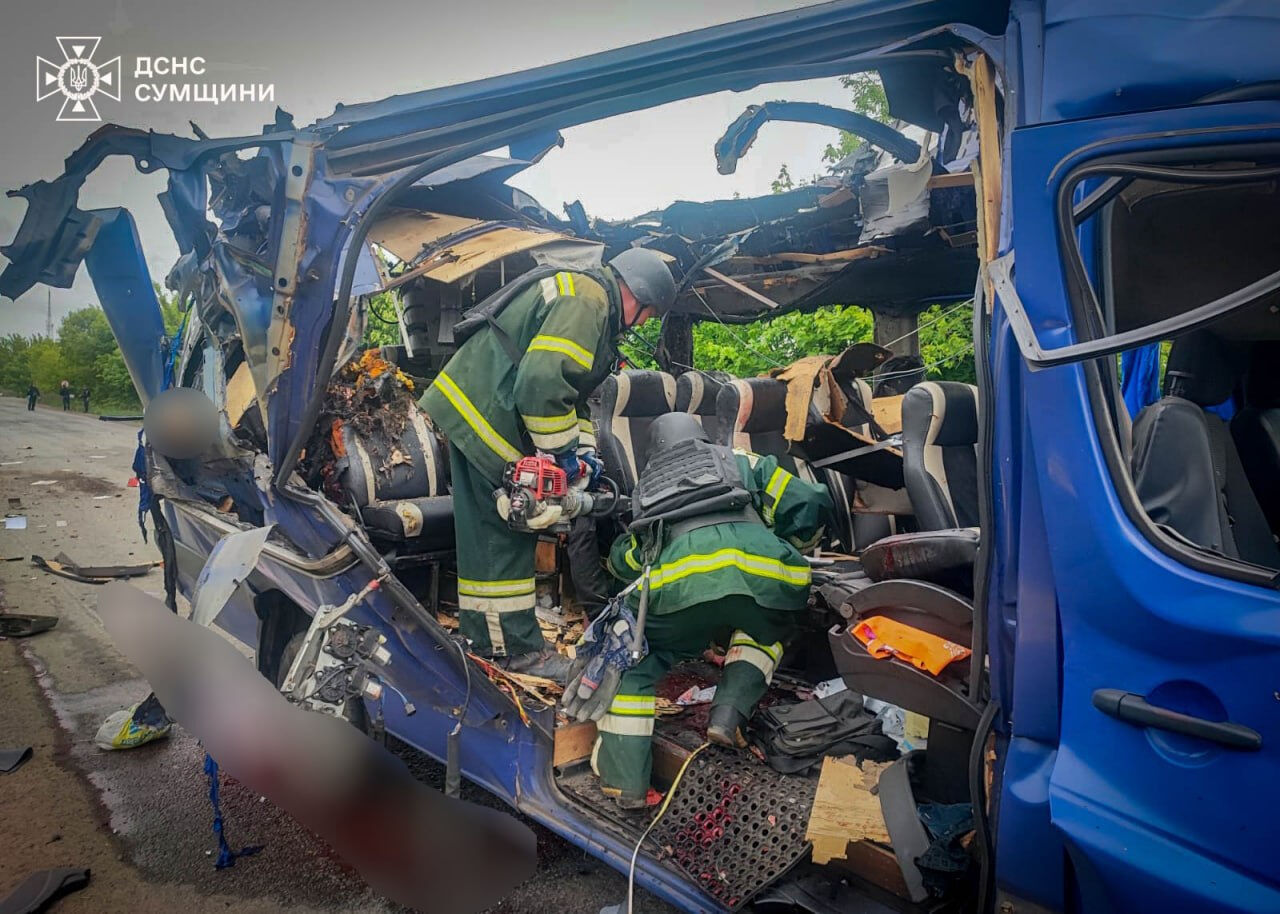 İstanbul görüşmeleri sonrası dronlu saldırı! Rusya yolcu otobüsüne saldırdı: Çok sayıda Ukraynalı hayatını kaybetti - 3. Resim