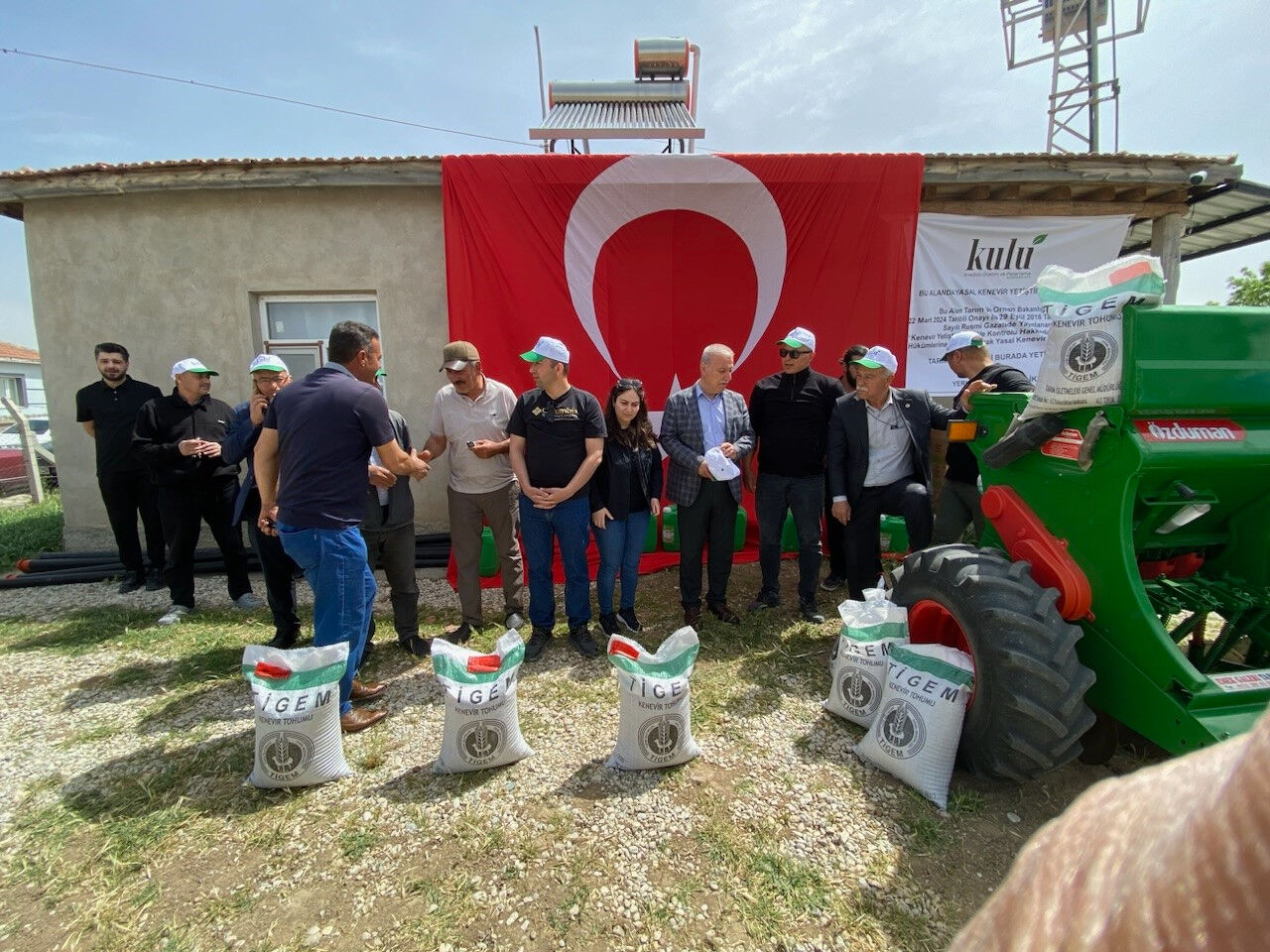 Konya'da kenevir ekimi! 100 g&uuml;n i&ccedil;inde hasat alınacak - 1. Resim