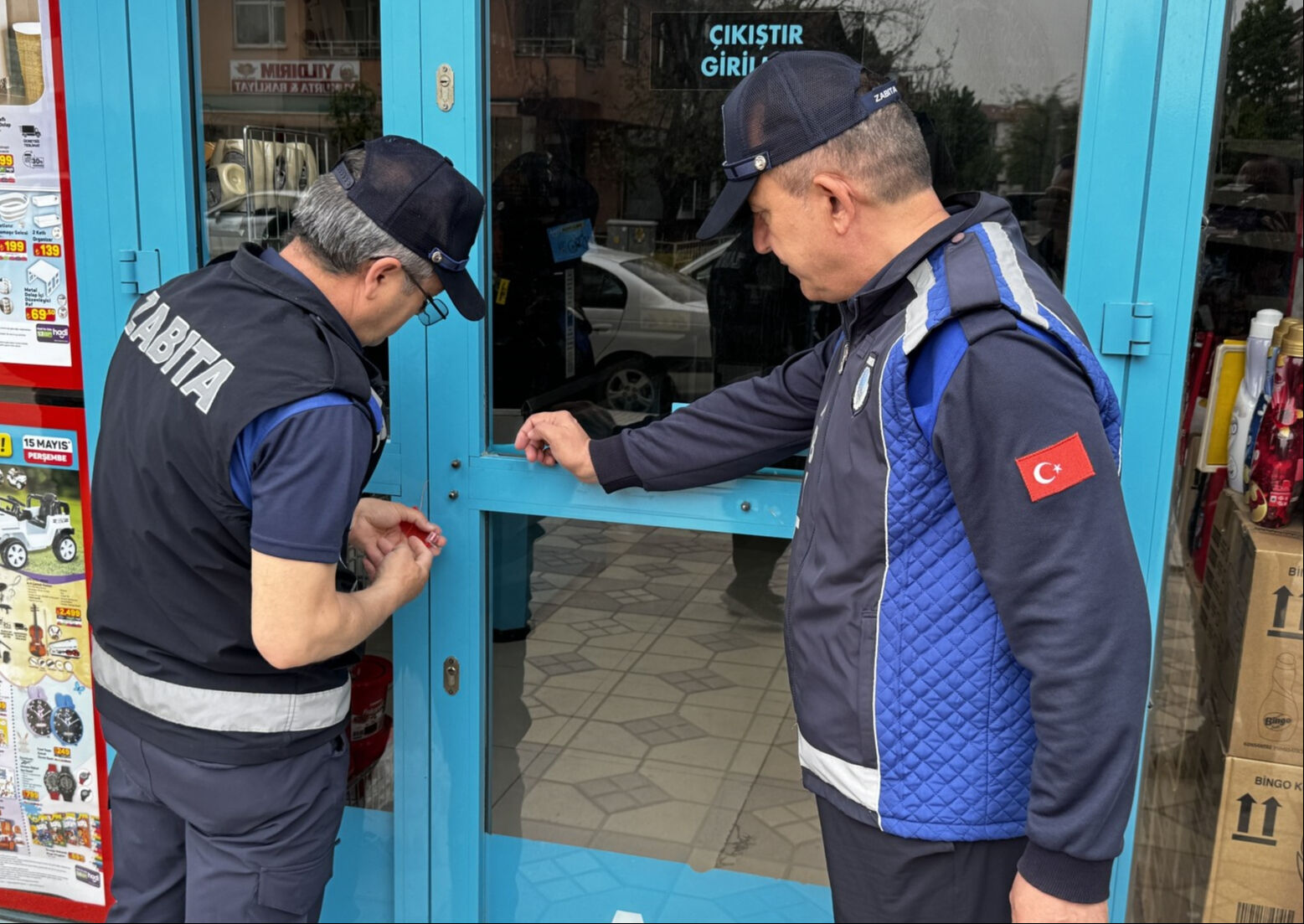 Tarihi geçmiş ürün satıyorlardı! 3 zincir markete kapatma cezası - 1. Resim