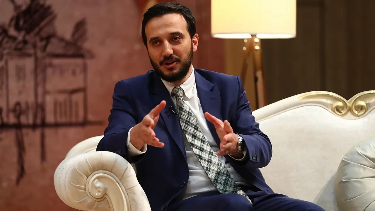 AK Partili Özdemir'den İBB operasyonlarına yorum: Hırsız ile polisin arasına girilmez AK Partili Özdemir'den İBB operasyonlarına yorum: Hırsız ile polisin arasına girilmez