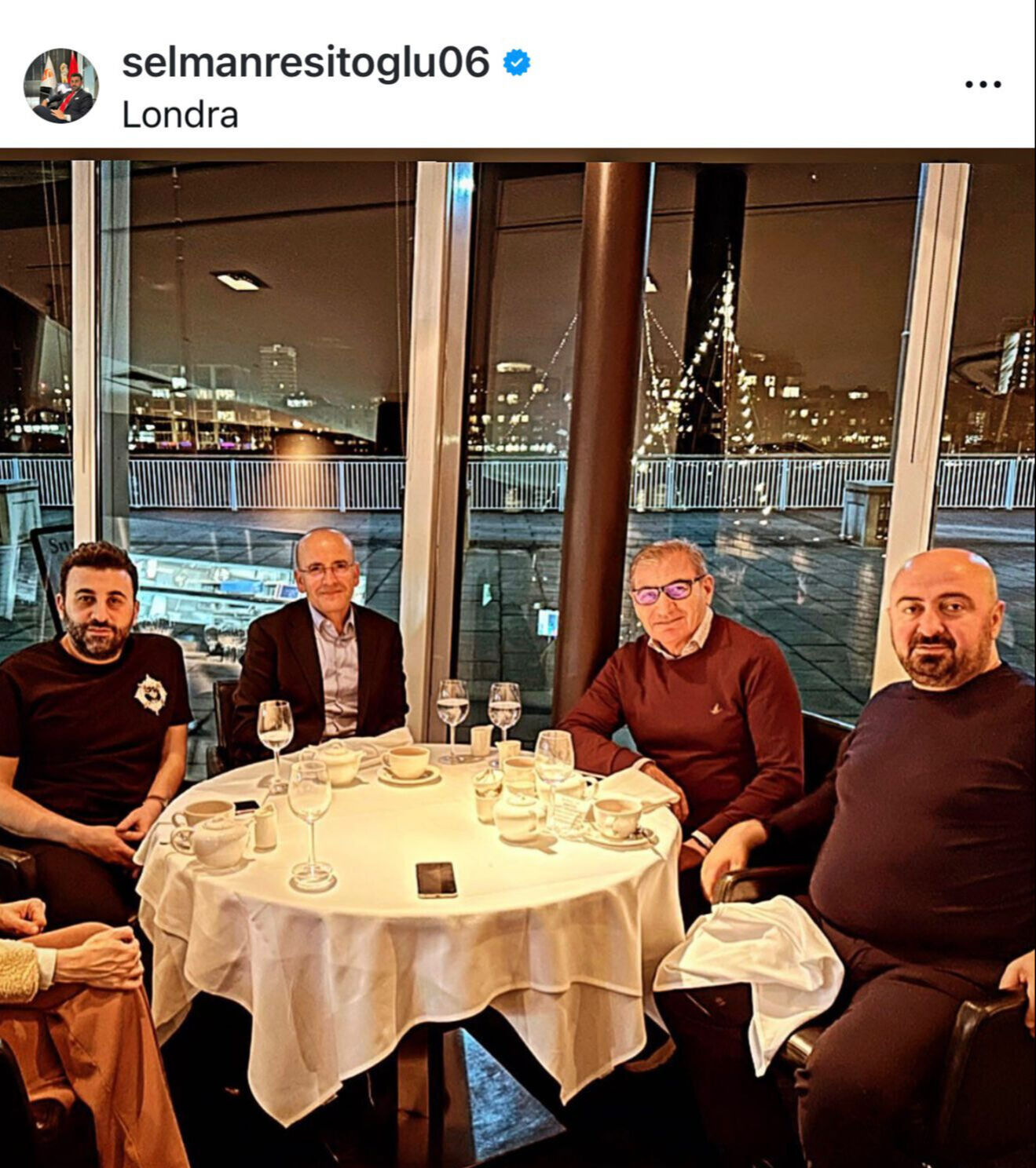 Bakan Şimşek'ten 'Londra fotoğrafıyla' ilgili yeniden konuştu: Geçmişlerini ve geleceklerini bilmem imkansız - 1. Resim