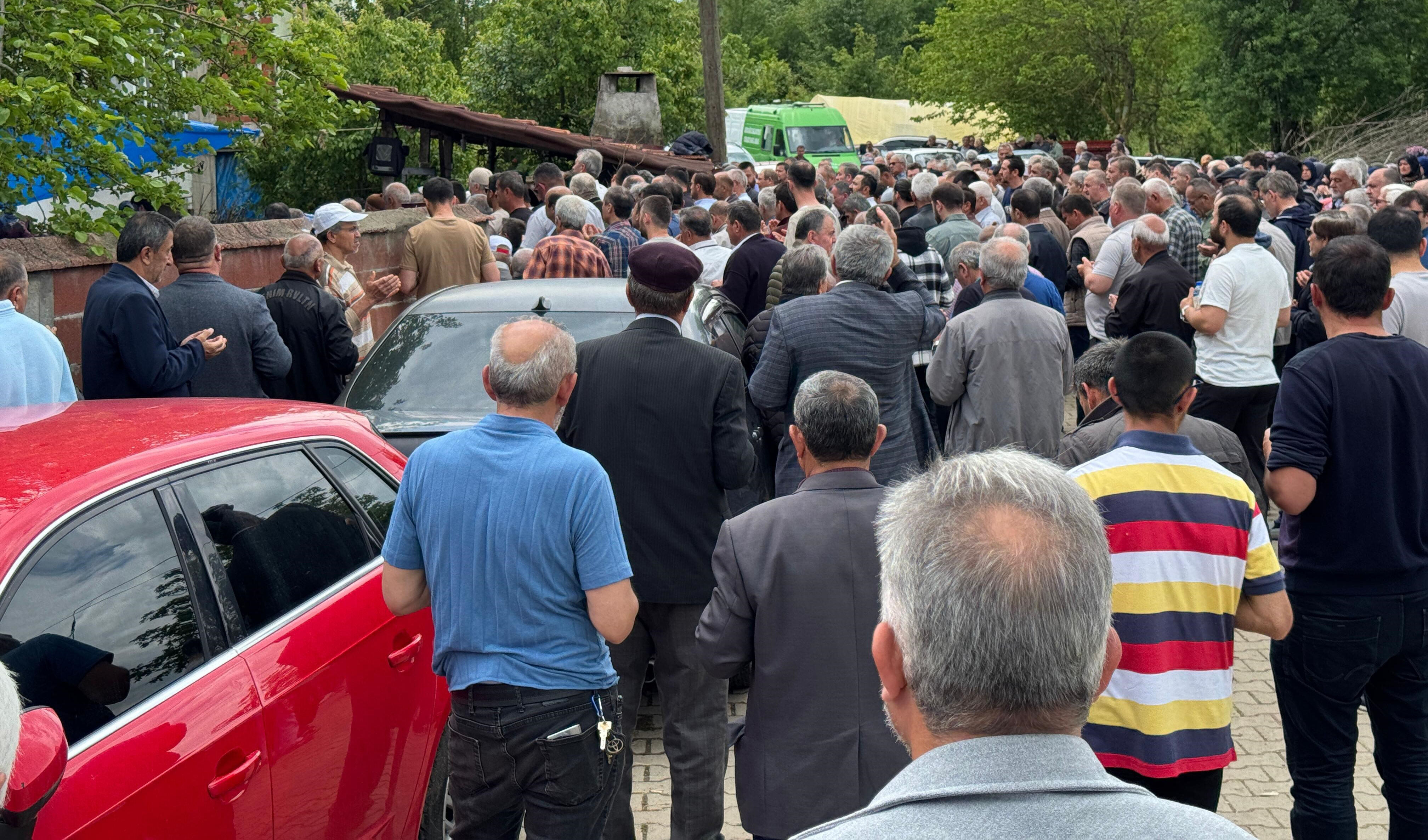 Bir ev, üç cenaze! Yakınlarının feryatları yürek burktu - 2. Resim