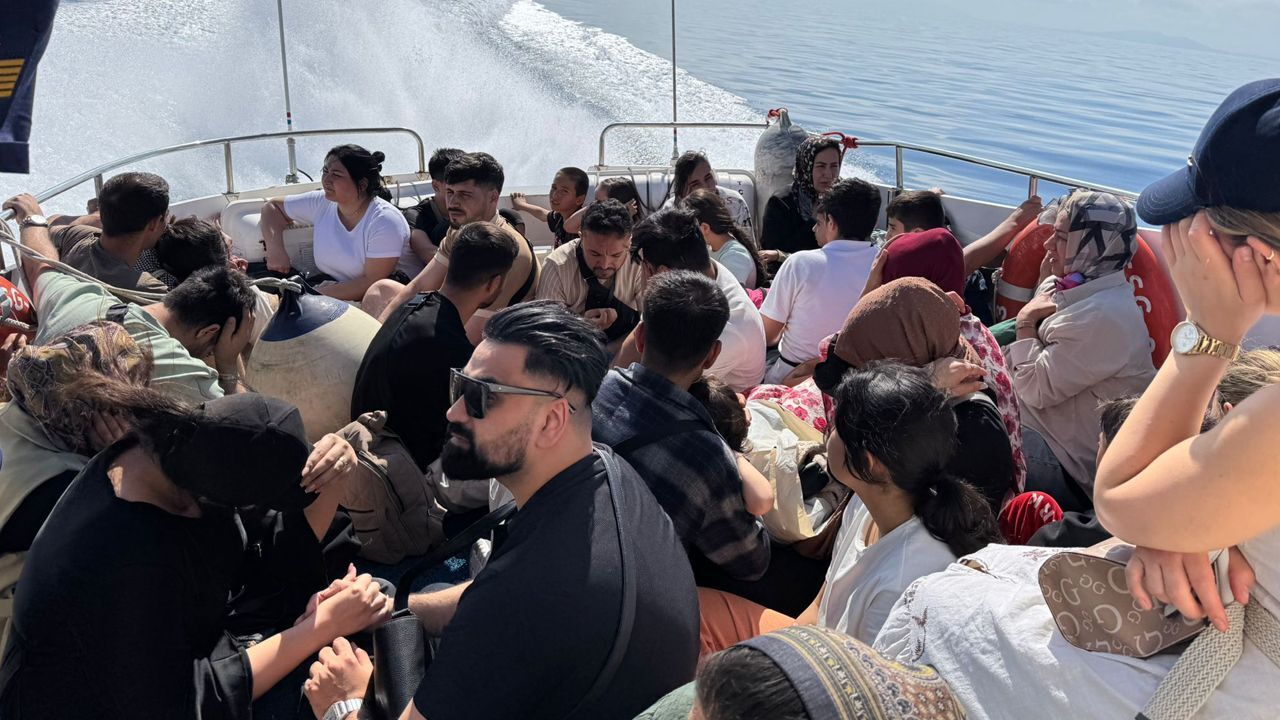 Bodrum açıklarında onlarca düzensiz göçmen yakalandı Bodrum açıklarında onlarca düzensiz göçmen yakalandı