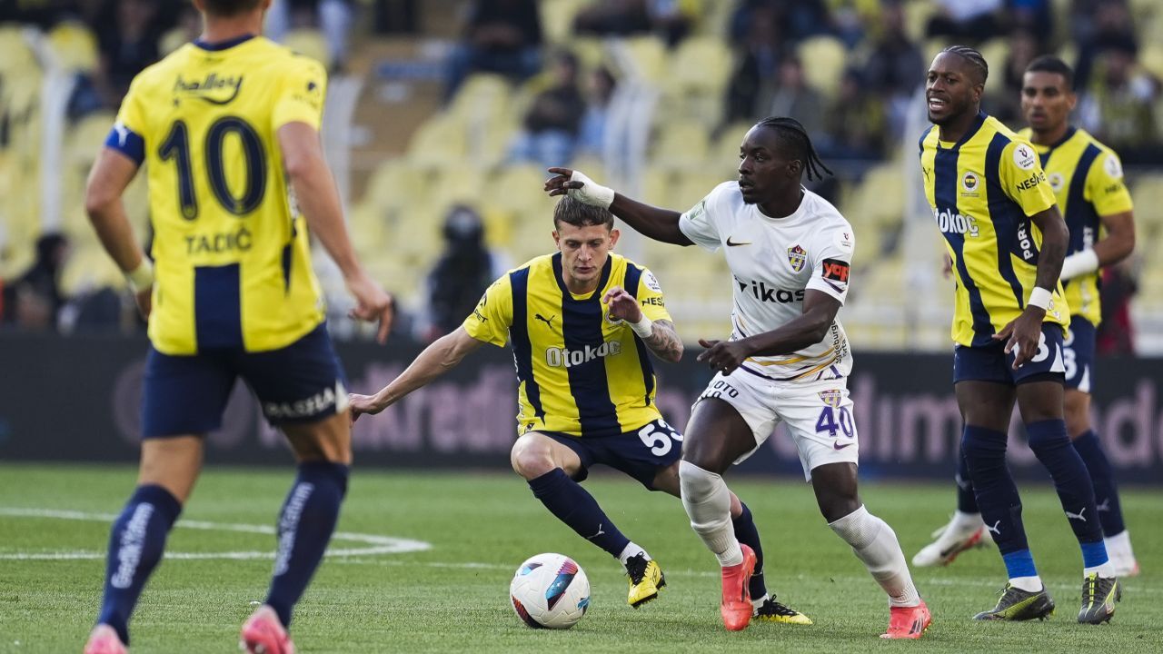 Fenerbahçe'den Eyüpspor galibiyeti! Şampiyonluk şansı sona erdi Fenerbahçe'den Eyüpspor galibiyeti! Şampiyonluk şansı sona erdi