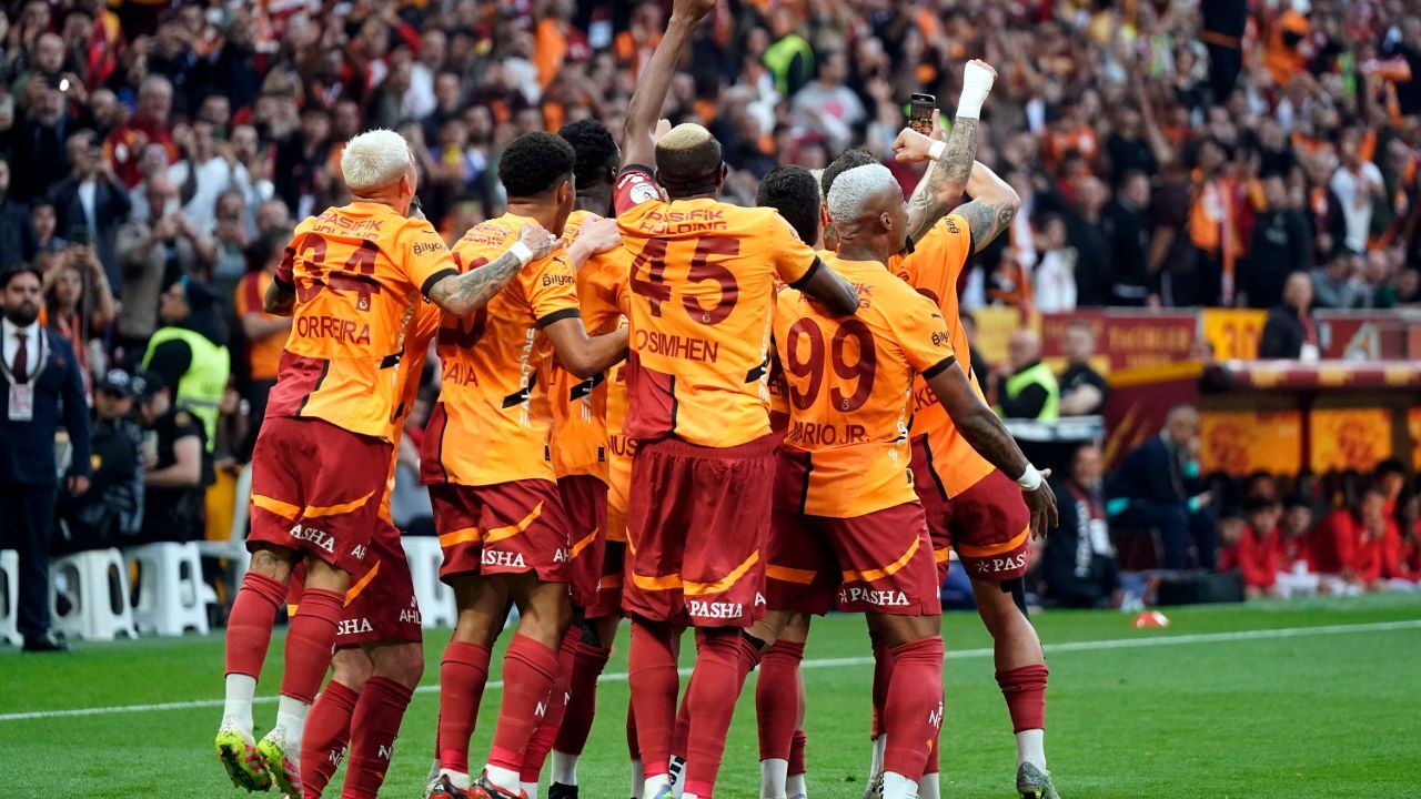 Galatasaray şampiyonluğunu ilan etti! 5. yıldızı takan ilk takım Galatasaray şampiyonluğunu ilan etti! 5. yıldızı takan ilk takım
