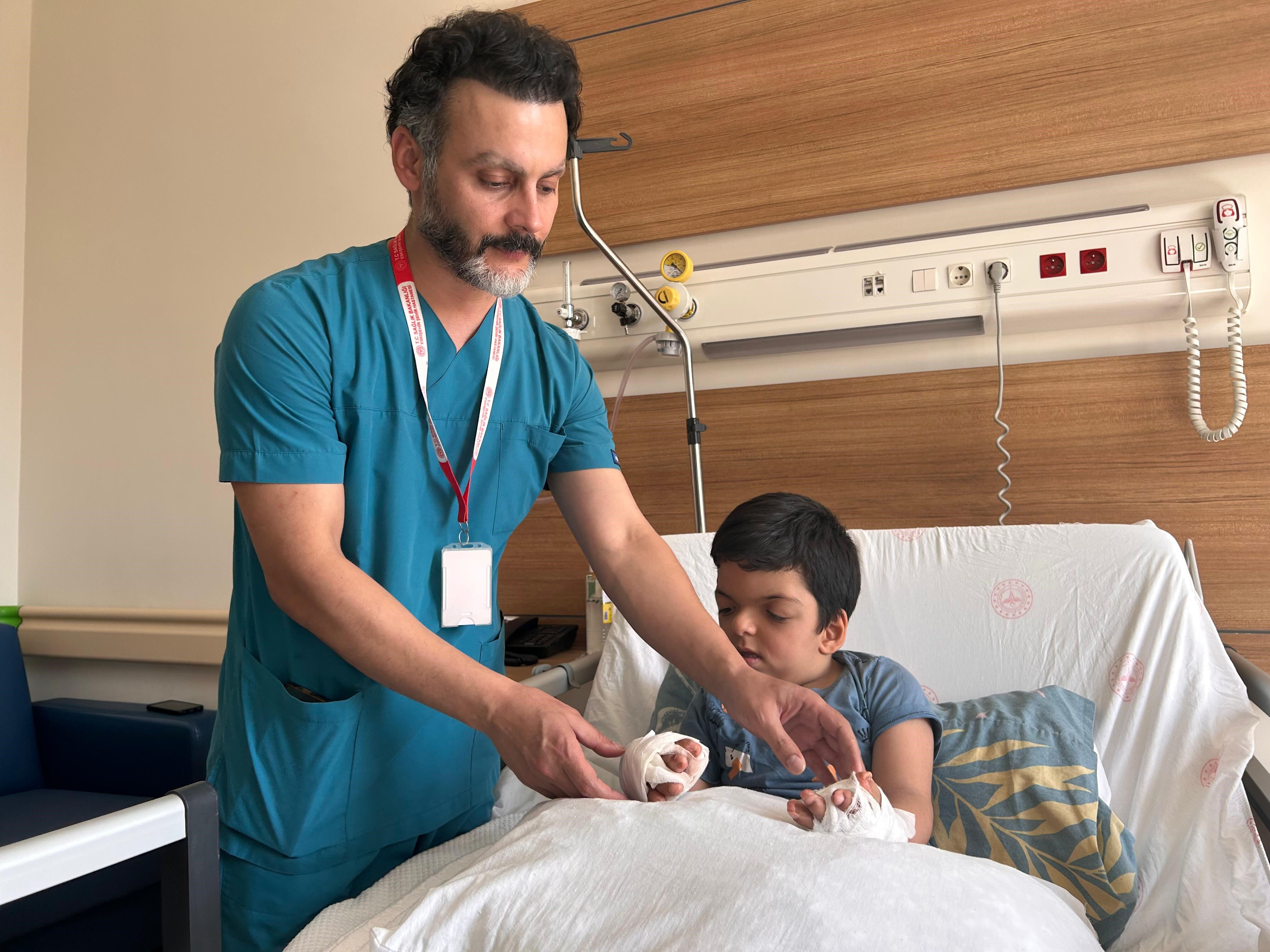 Doktorlar bile ismini bilmiyor! Aile çözümü Eskişehir'de buldu:10 parmağı açıldı - 2. Resim