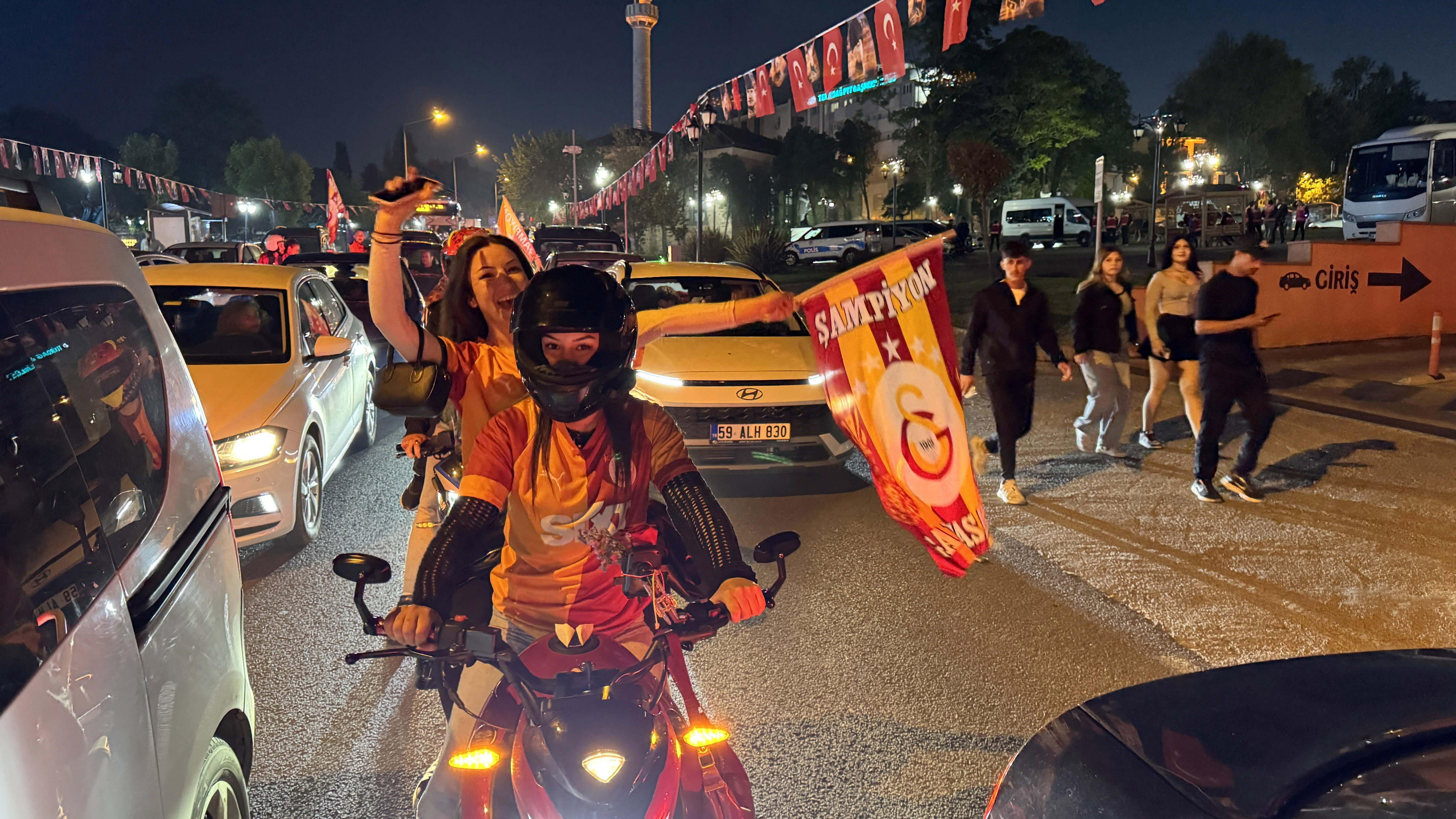 Galatasaray şampiyon! Türkiye'nin dört bir yanında büyük coşku - 3. Resim
