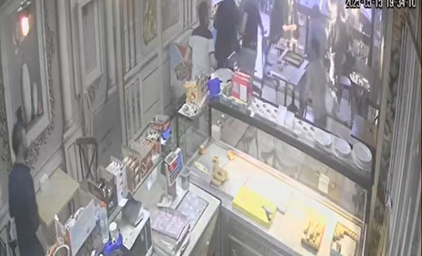 İstanbul'da deprem paniği! Vatandaş kendini dışarı attı, olayın aslı sonradan ortaya çıktı - 2. Resim