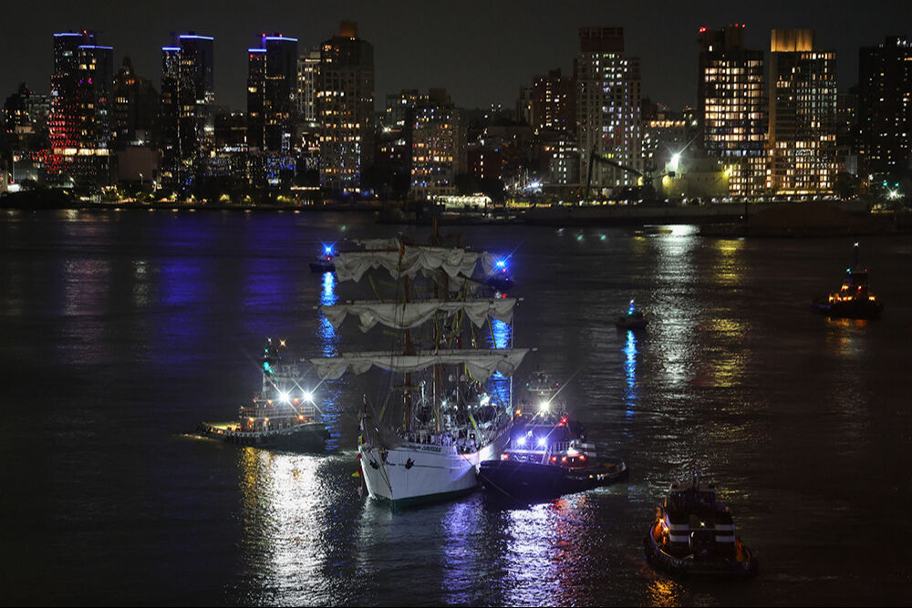 Meksika donanması Brooklyn K&ouml;pr&uuml;s&uuml;'ne &ccedil;arptı! &Ccedil;ok sayıda yaralı var - 4. Resim