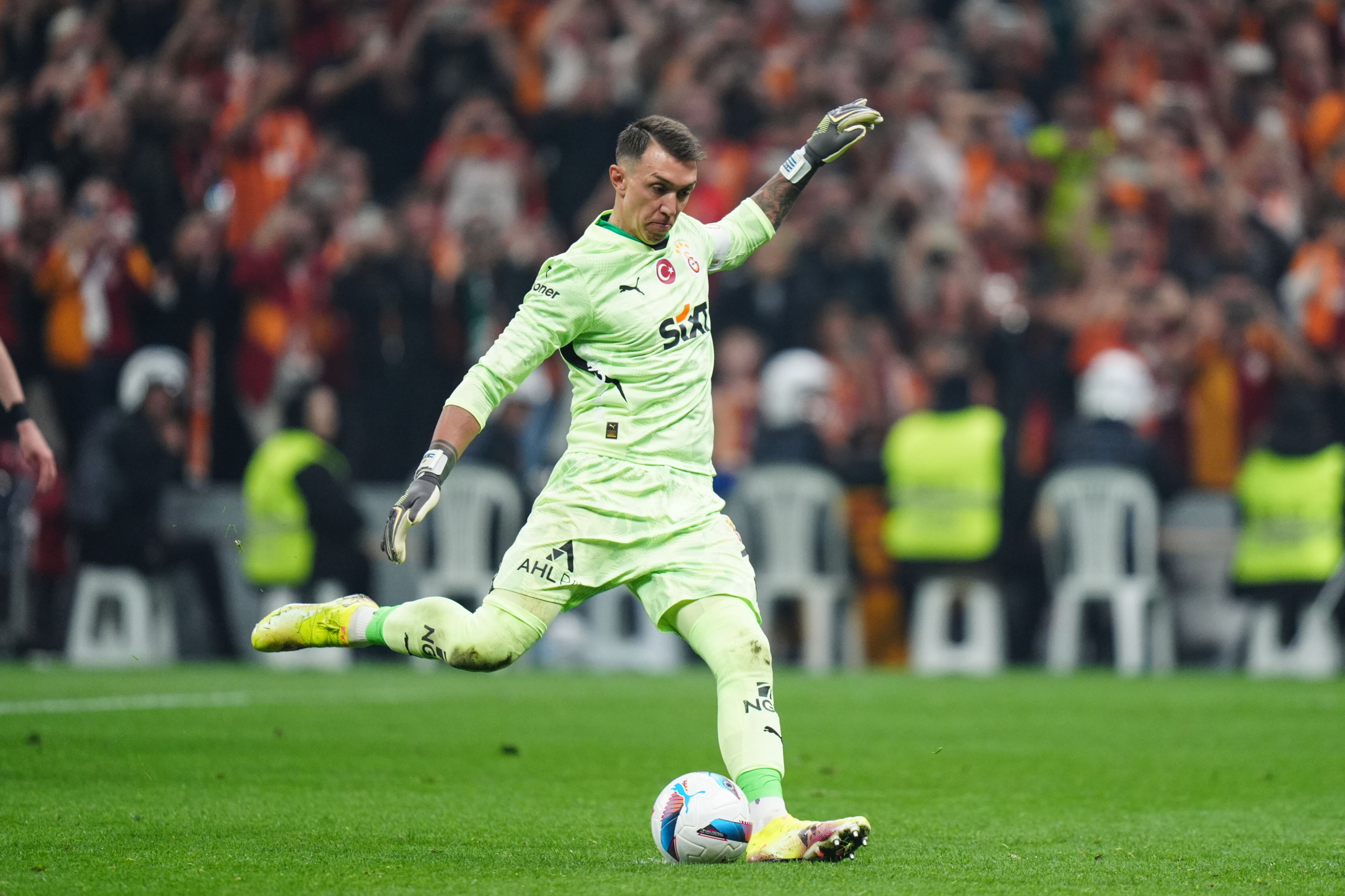 Muslera penaltıdan gol attı! Galatasaray'da tarihi an - 2. Resim