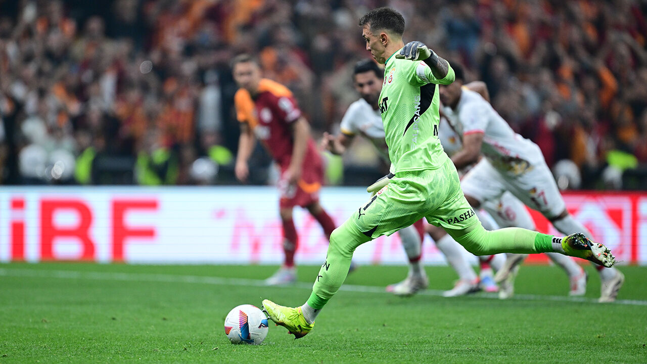 Muslera penaltıdan gol attı! Galatasaray'da tarihi an - 4. Resim