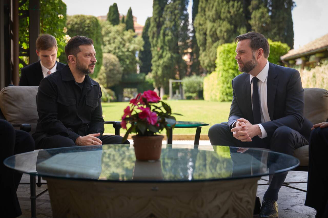 Önce azarladı, sonra kucakladı! Zelenskiy ve Vance yeniden buluştu - 1. Resim