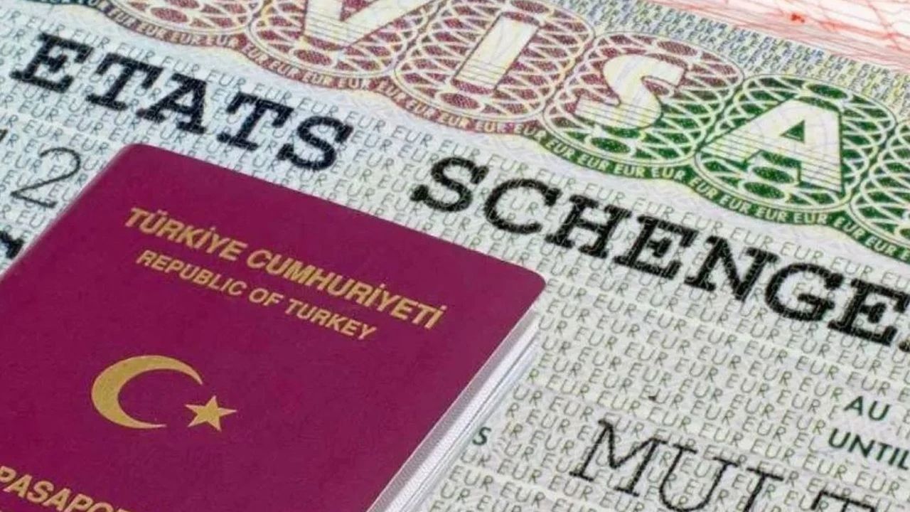 Ret oranı azalıyor! Schengen vizesi için 3 milyar lirayı yaktık Ret oranı azalıyor! Schengen vizesi için 3 milyar lirayı yaktık