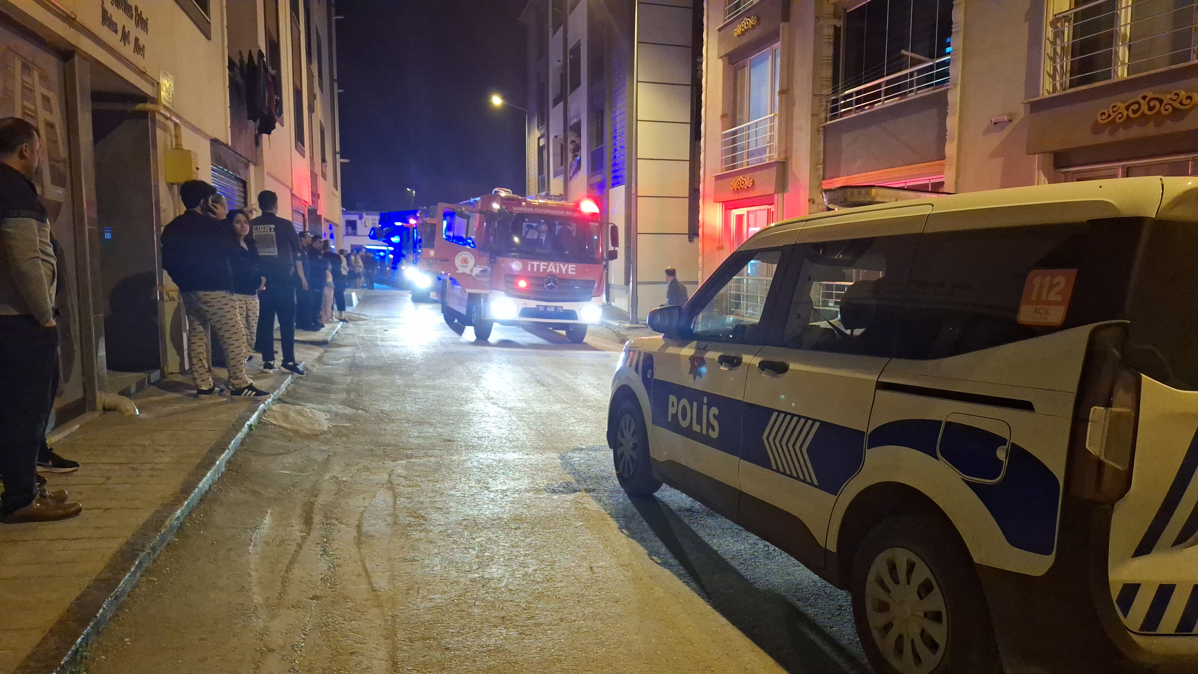 Samsun'da apartman yangını! Bir aile hastanelik oldu - 1. Resim