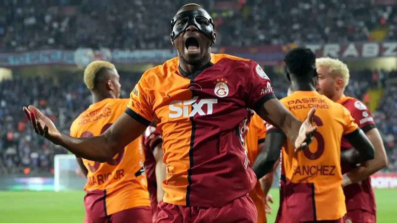 Süper Lig bitti mi, lig maçları devam edecek mi? Galatasaray şampiyonluk maçını 3-0 önde tamamladı! Süper Lig bitti mi, lig maçları devam edecek mi? Galatasaray şampiyonluk maçını 3-0 önde tamamladı!