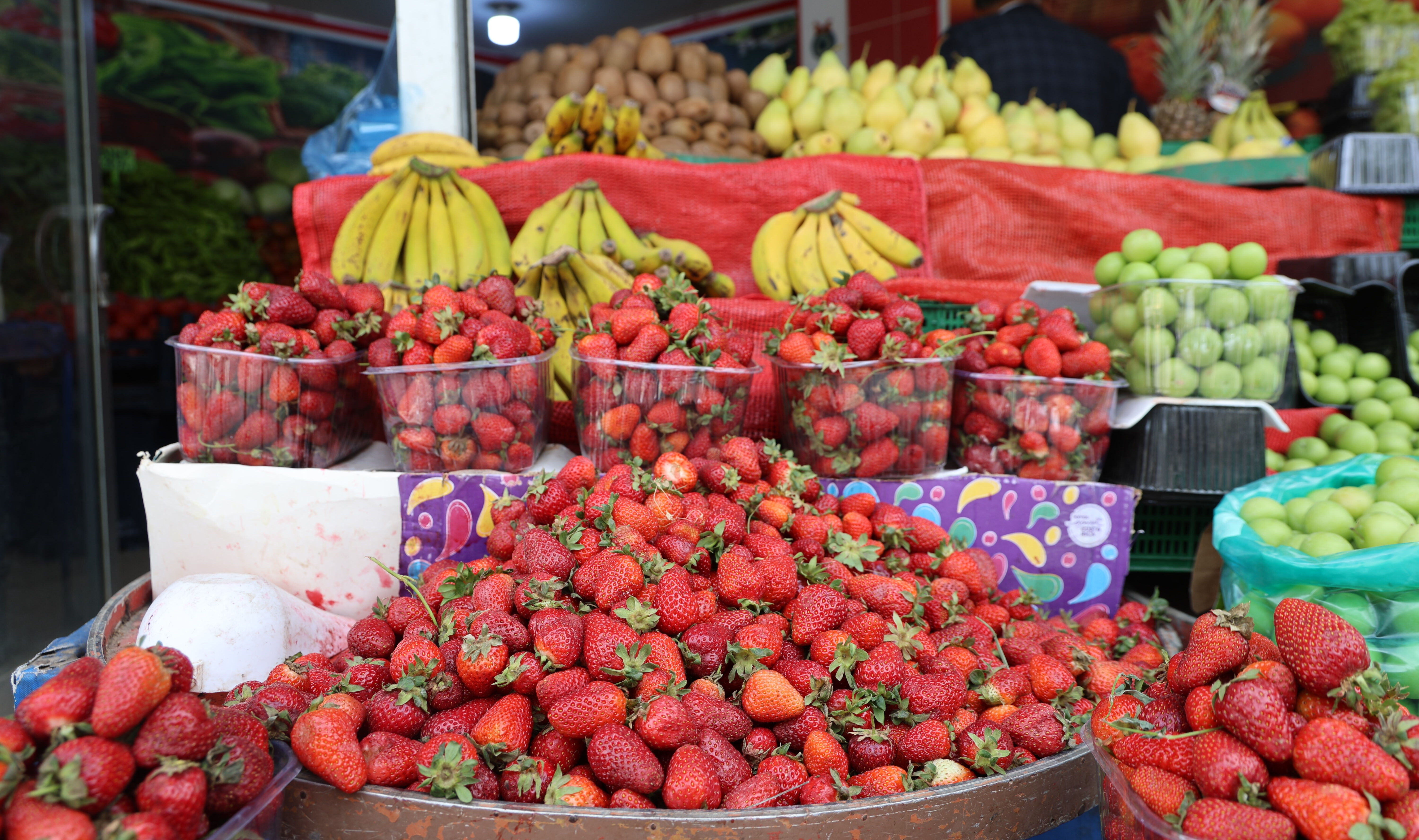 Türkiye'nin en ucuz meyve sebzesini onlar yiyor!