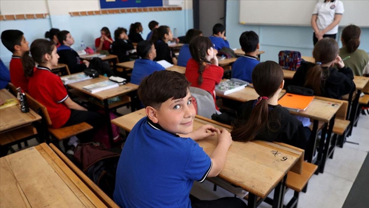 20 Mayıs okullar tatil mi? 19 Mayıs resmi tatili sonrası okulların eğitim durumu gündemde 20 Mayıs okullar tatil mi? 19 Mayıs resmi tatili sonrası okulların eğitim durumu gündemde
