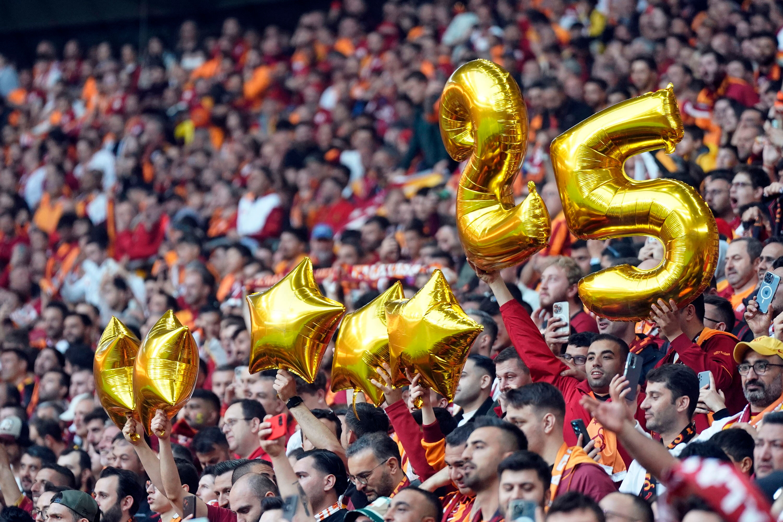 Beş yıldızlı şampiyon! 2024-25 Süper Lig sezonunda şampiyon Galatasaray - 1. Resim