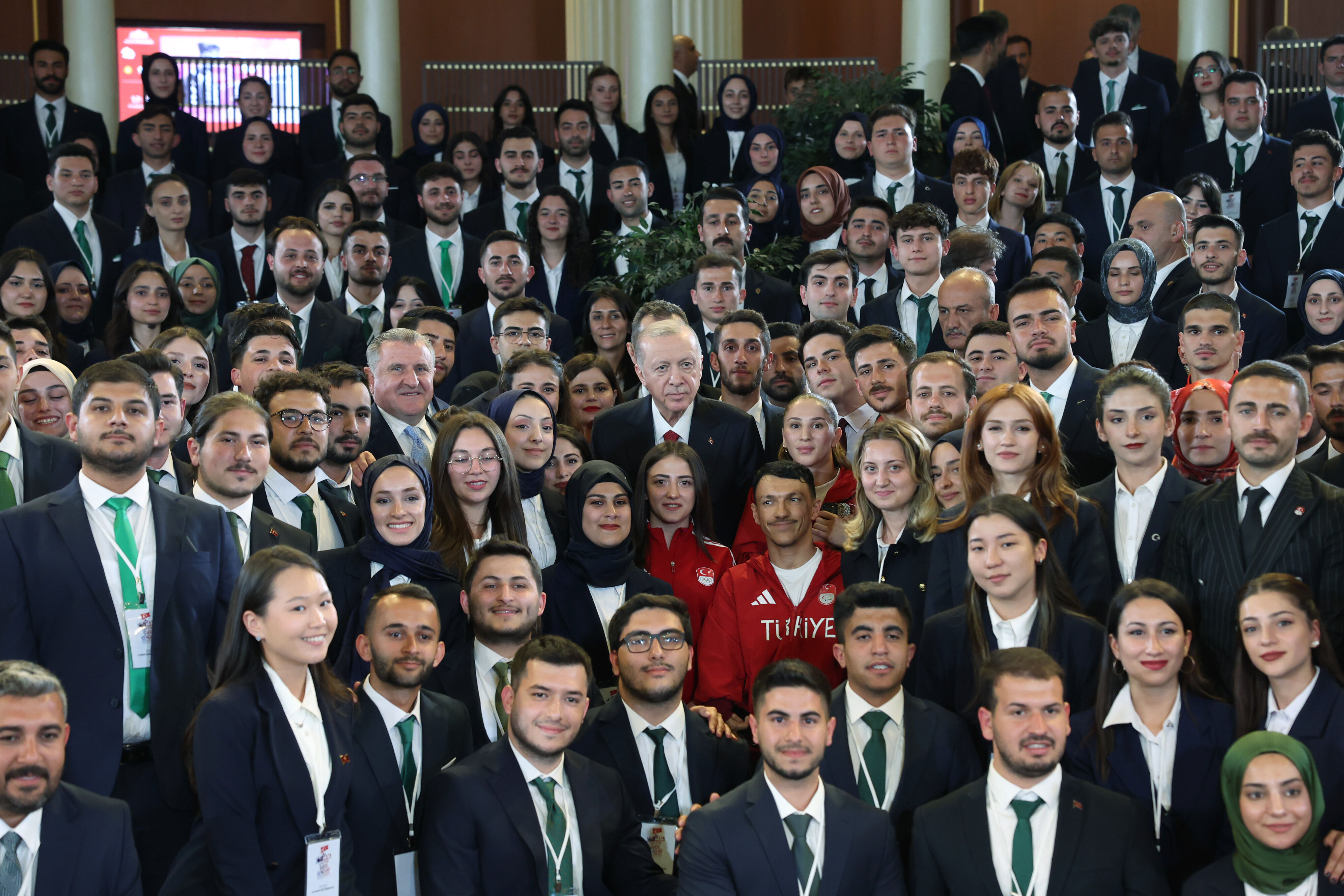 Cumhurbaşkanı Erdoğan gençler ve sporcularla buluştu - 1. Resim