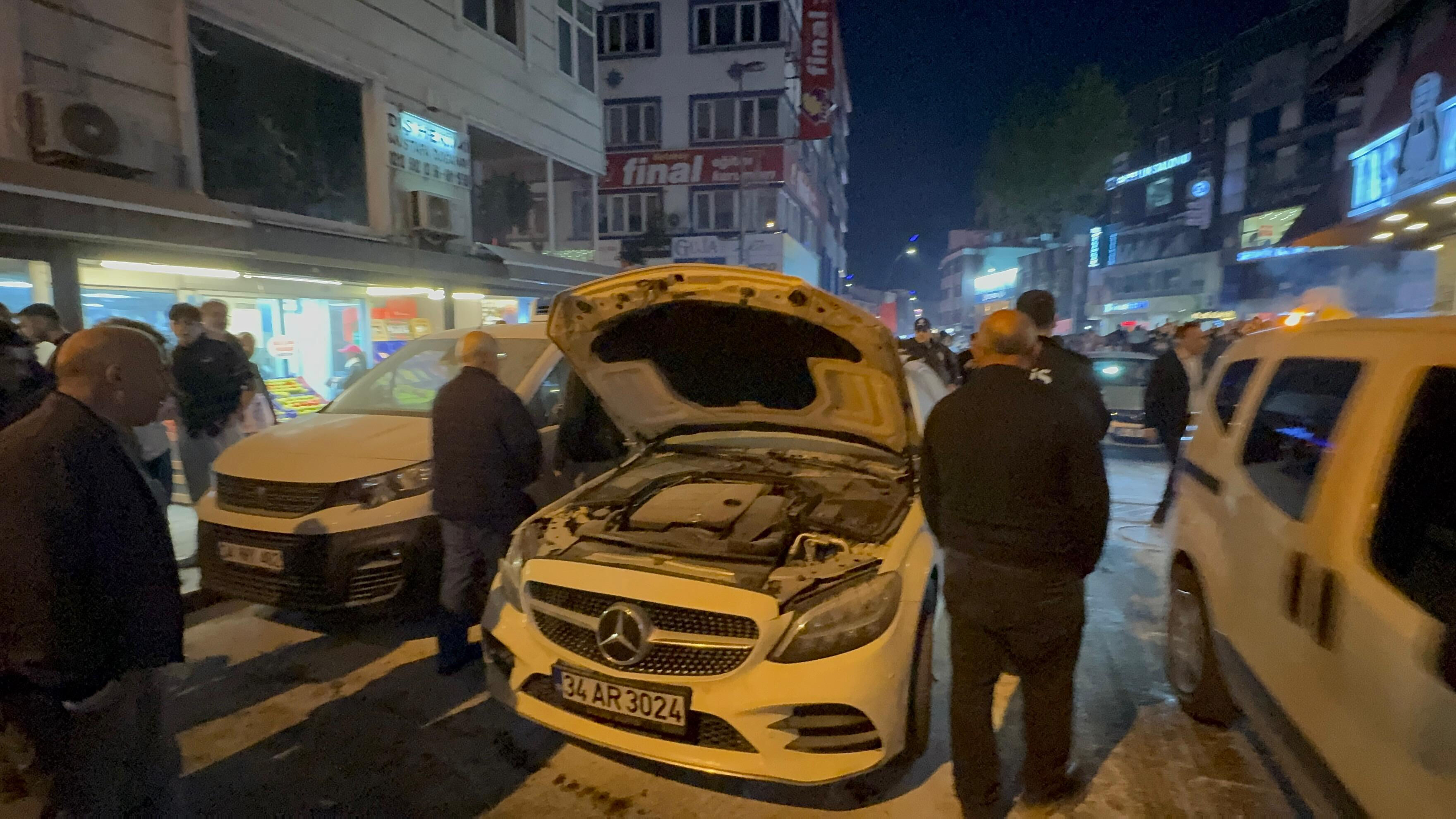 Galatasaray'ın şampiyonluk kutlamalarında eğlencenin dozu kaçtı! Lüks araç az daha küle dönüyordu - 2. Resim