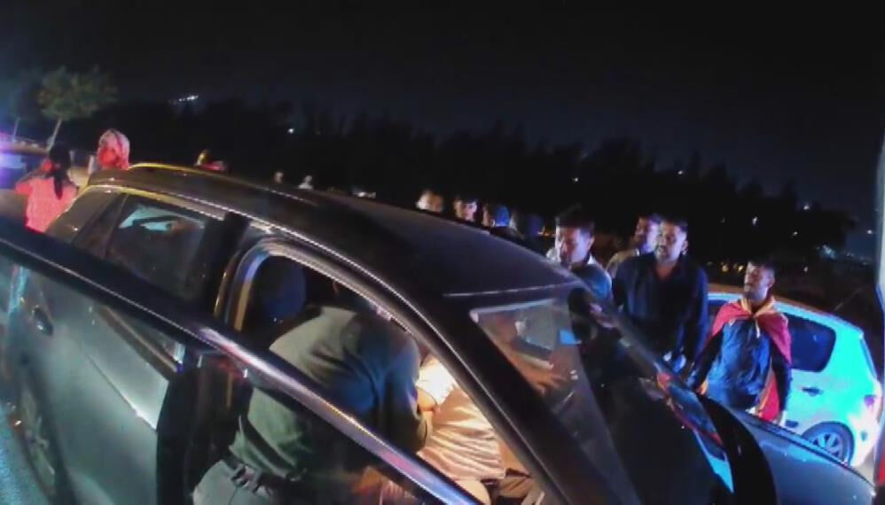 Galatasaray'ın şampiyonluk kutlamalarında kavga! "Yardım edin" diye bağırdı... - 1. Resim