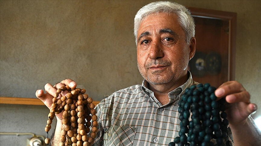 Günde 5 tane yapıp evini geçindiriyor: Tek derdi çırak bulamamak! Ağaç dallarından ürettiğine şaşıracaksınız - 2. Resim