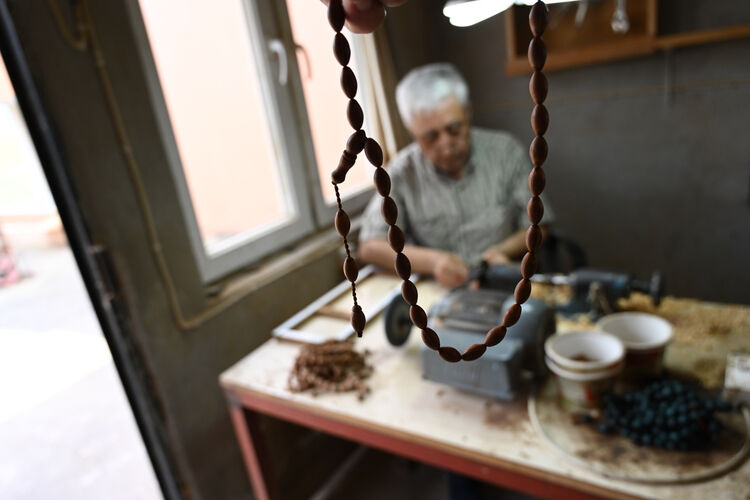 Günde 5 tane yapıp evini geçindiriyor: Tek derdi çırak bulamamak! Ağaç dallarından ürettiğine şaşıracaksınız - 7. Resim