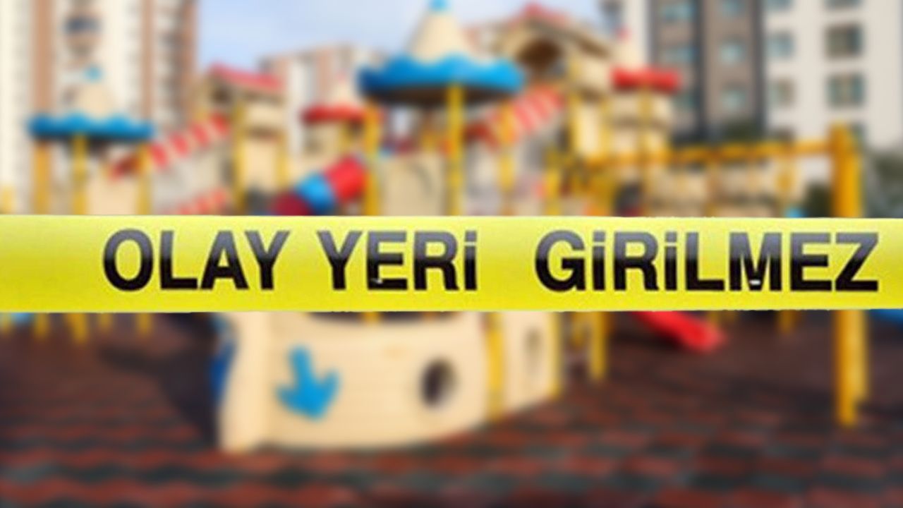İstanbul'da çocuk parkında silahlı saldırı: 1 ölü, 3 yaralı İstanbul'da çocuk parkında silahlı saldırı: 1 ölü, 3 yaralı