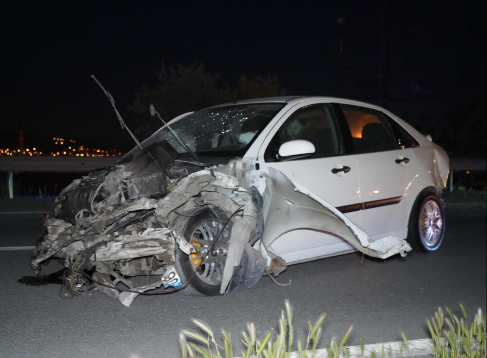 Kırıkkale’de kaza! Bariyerlere çarpan arabadan fırlayan sürücü öldü - 1. Resim