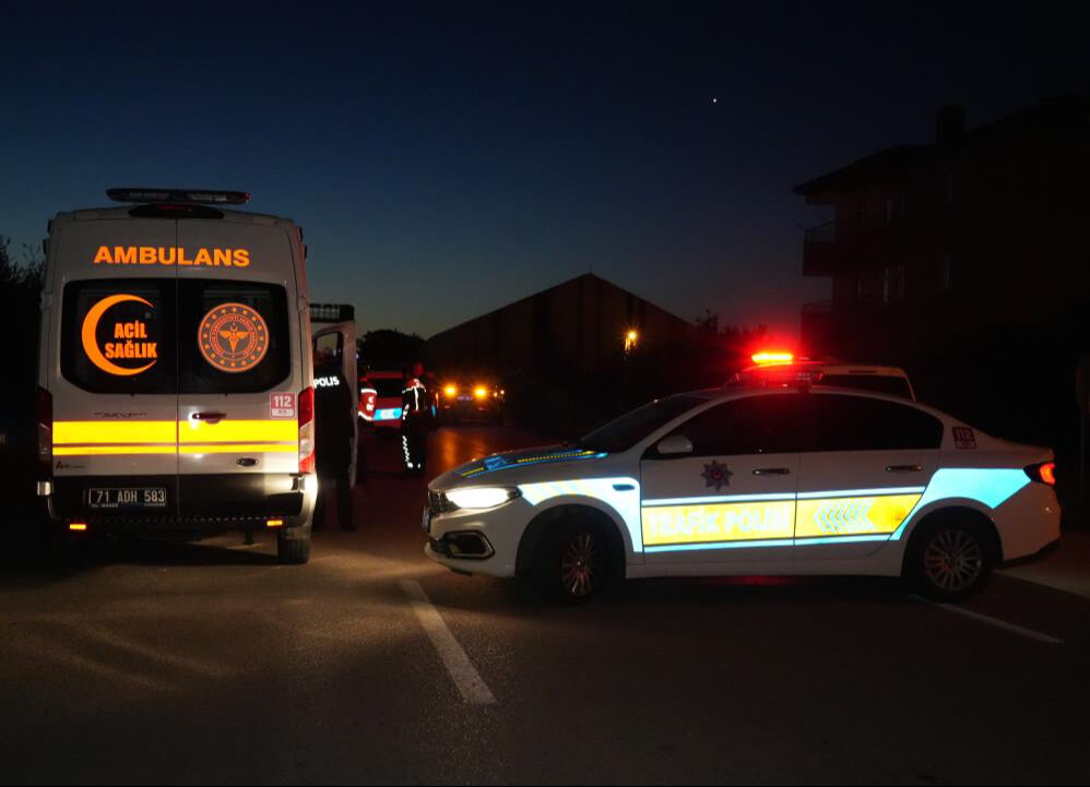 Kırıkkale’de kaza! Bariyerlere çarpan arabadan fırlayan sürücü öldü - 2. Resim