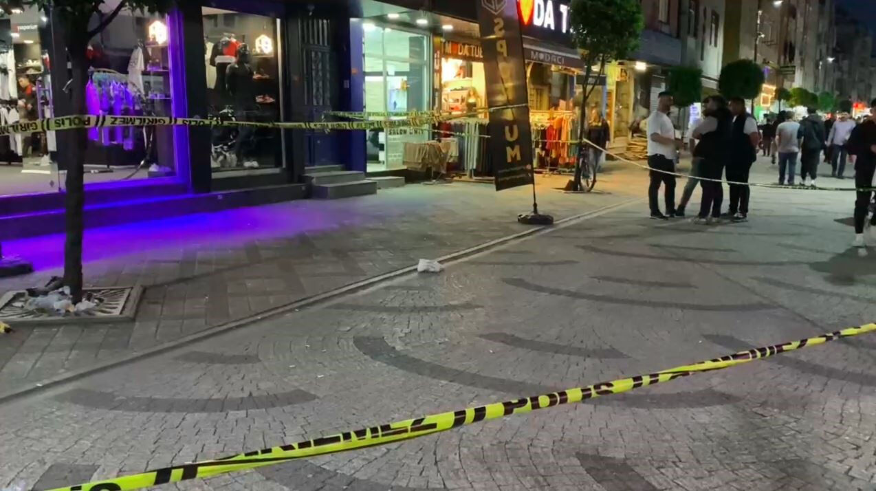 Mağazaya kurşun yağdırdılar! 4 müşteri ve 1 çalışan yaralandı - 1. Resim