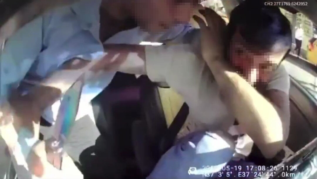 Taksici dehşeti yaşadı! Yüzünden ve boynundan bıçakla yaralandı - 2. Resim