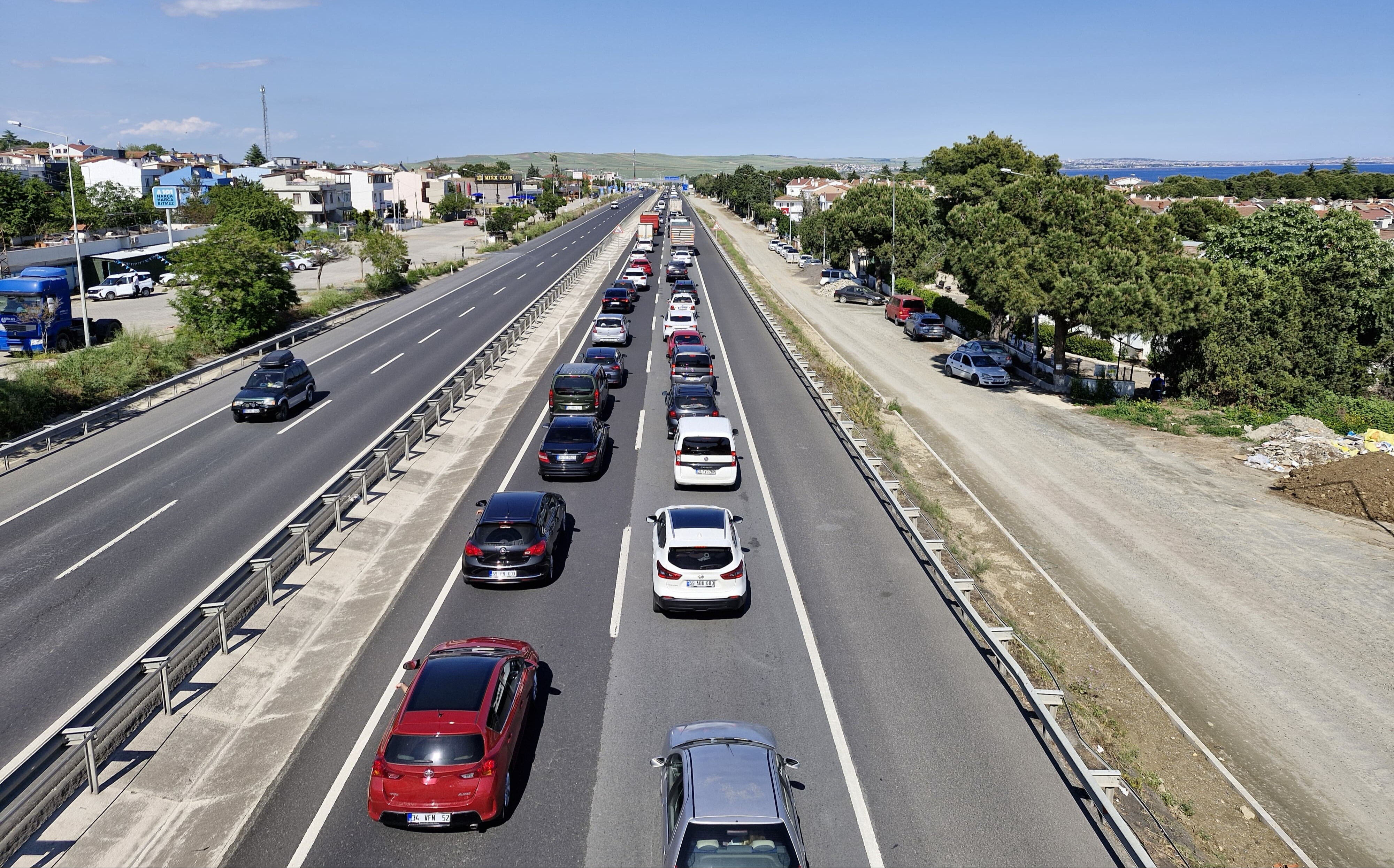 Tatil sonrası İstanbul'a dönüş yolunda trafik yoğunluğu - 1. Resim