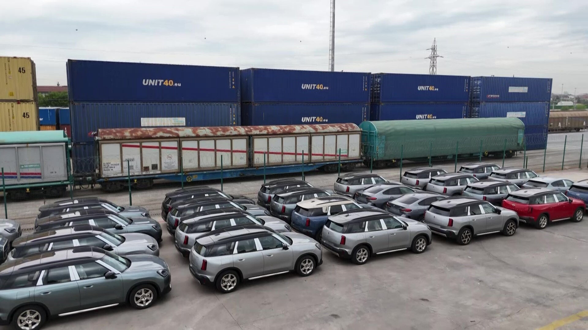 Yüzlerce otomobil Türkiye'ye getirildi! Boğazı Marmaray hattı ile trenle geçtiler - 2. Resim
