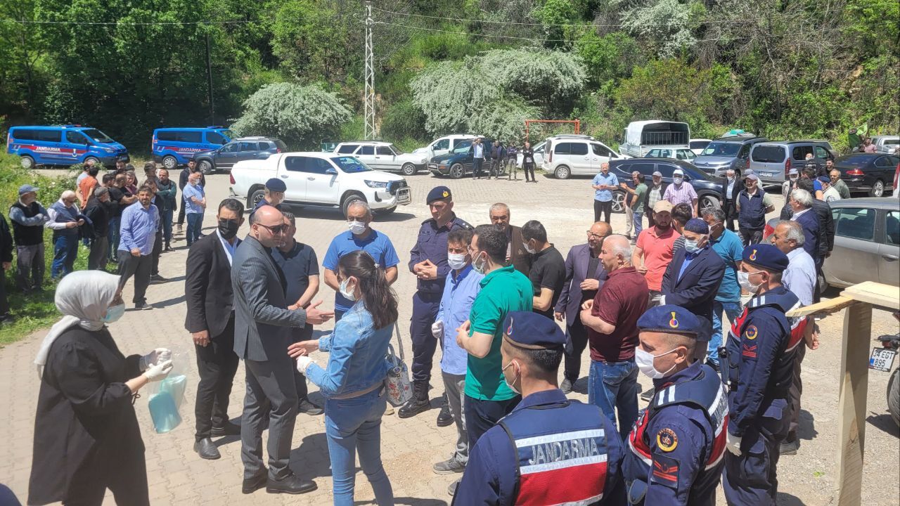 1,5 yaşındaki Metehan'ın ölümü ortalığı karıştırdı: Cenazeye maskeyle katıldılar... Her şey 2 günde oldu 1,5 yaşındaki Metehan'ın ölümü ortalığı karıştırdı: Cenazeye maskeyle katıldılar... Her şey 2 günde oldu