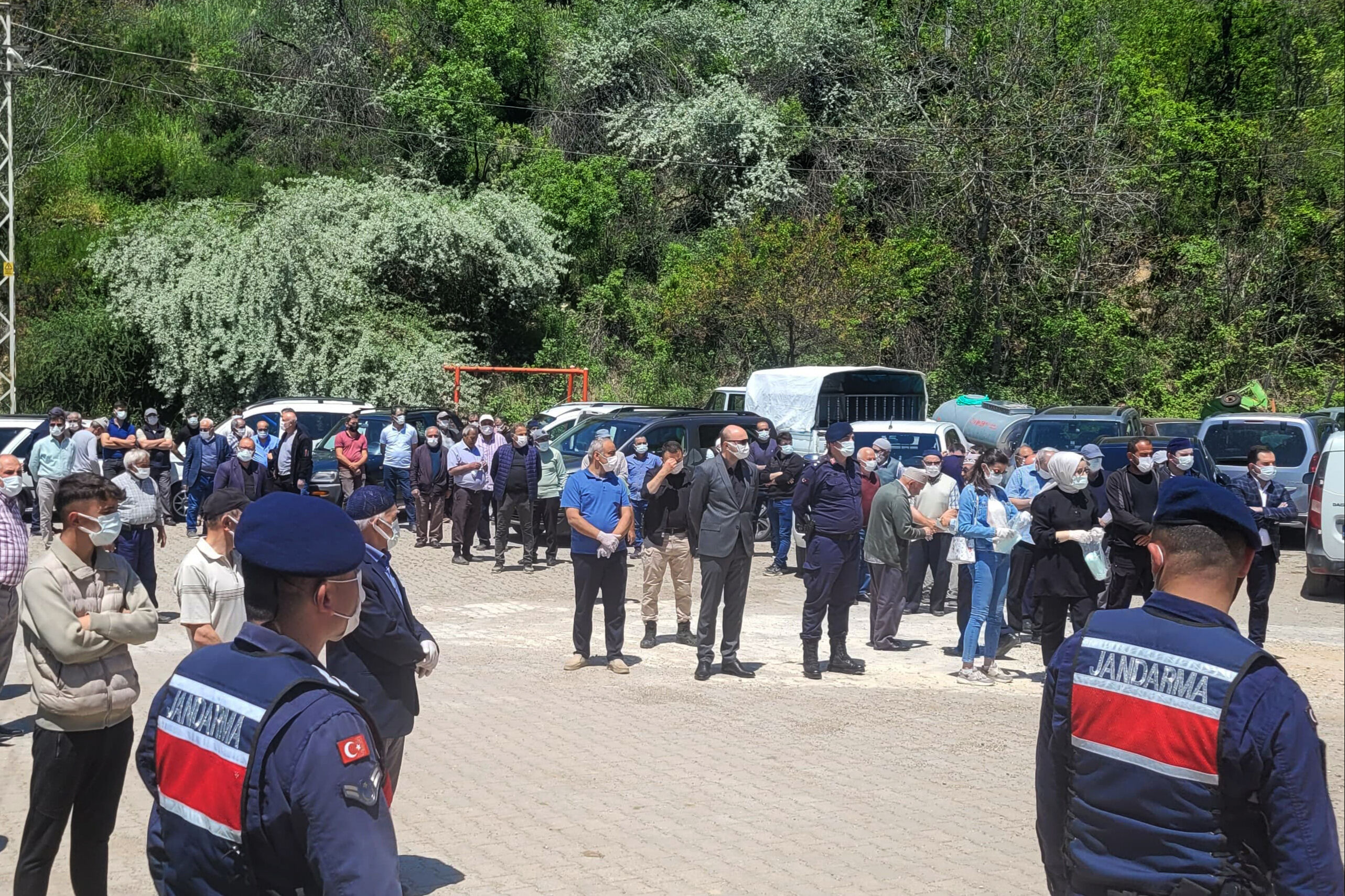 1,5 yaşındaki Metehan'ın ölümü ortalığı karıştırdı: Cenazeye maskeyle katıldılar... Her şey 2 günde oldu - 2. Resim
