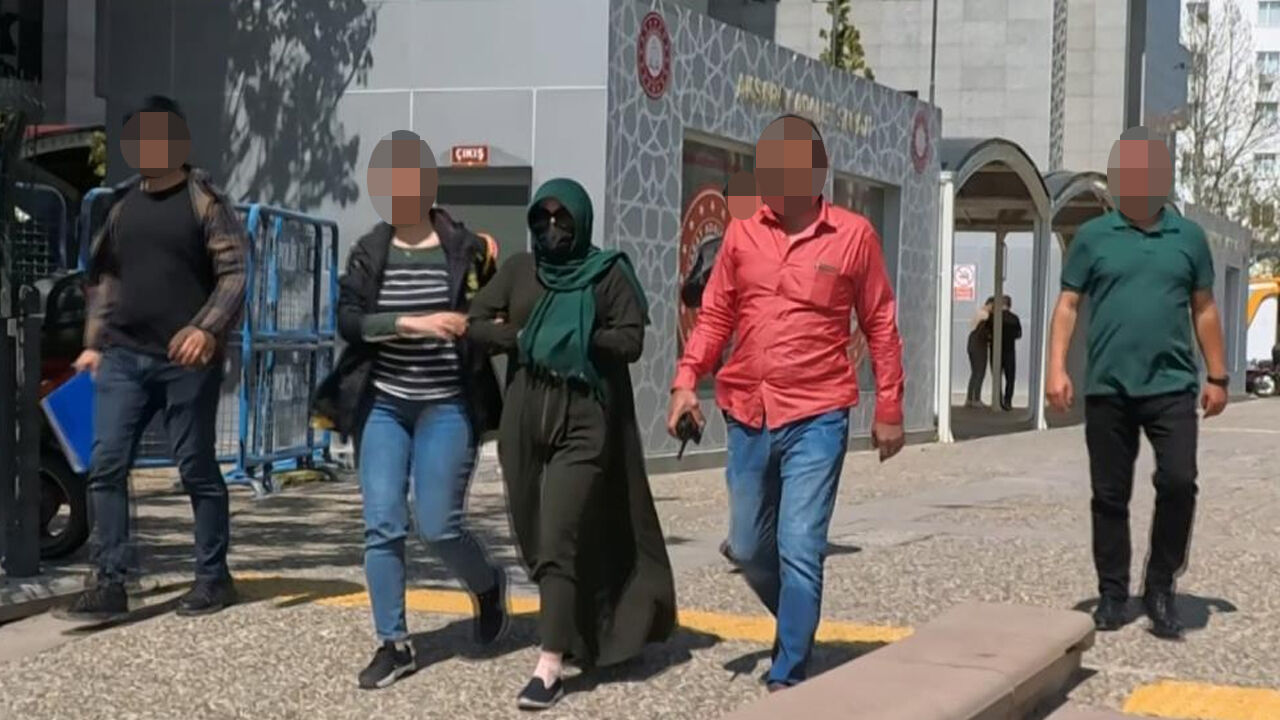 100 suç kaydı, 94 yıl ceza! Kaçış son buldu, suç makinesi kadın yakalandı - 1. Resim