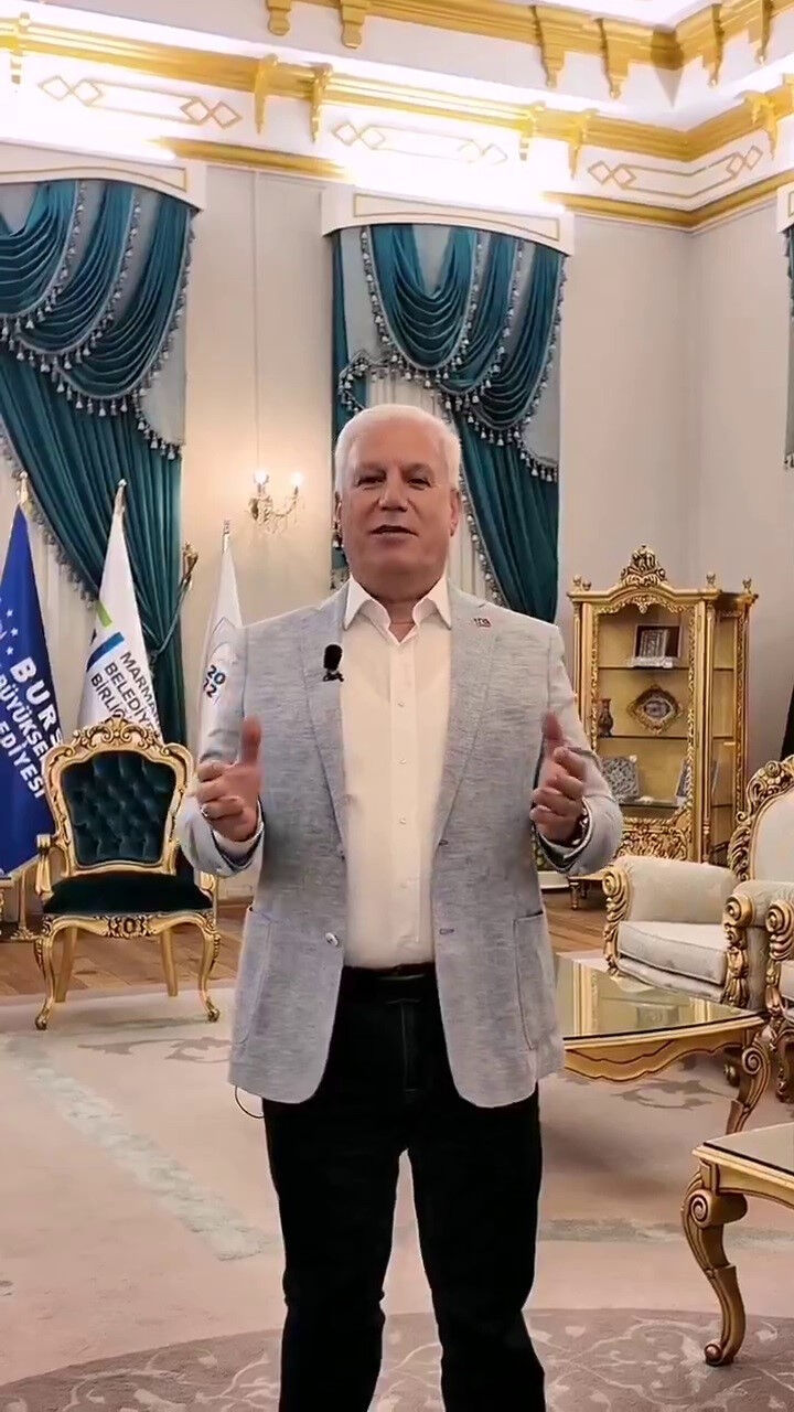 Belediye ile BURULAŞ anlaşamadı, trafik kilitlendi: Toplu taşıma durdu, şehri stajyerler taşıyor - 2. Resim