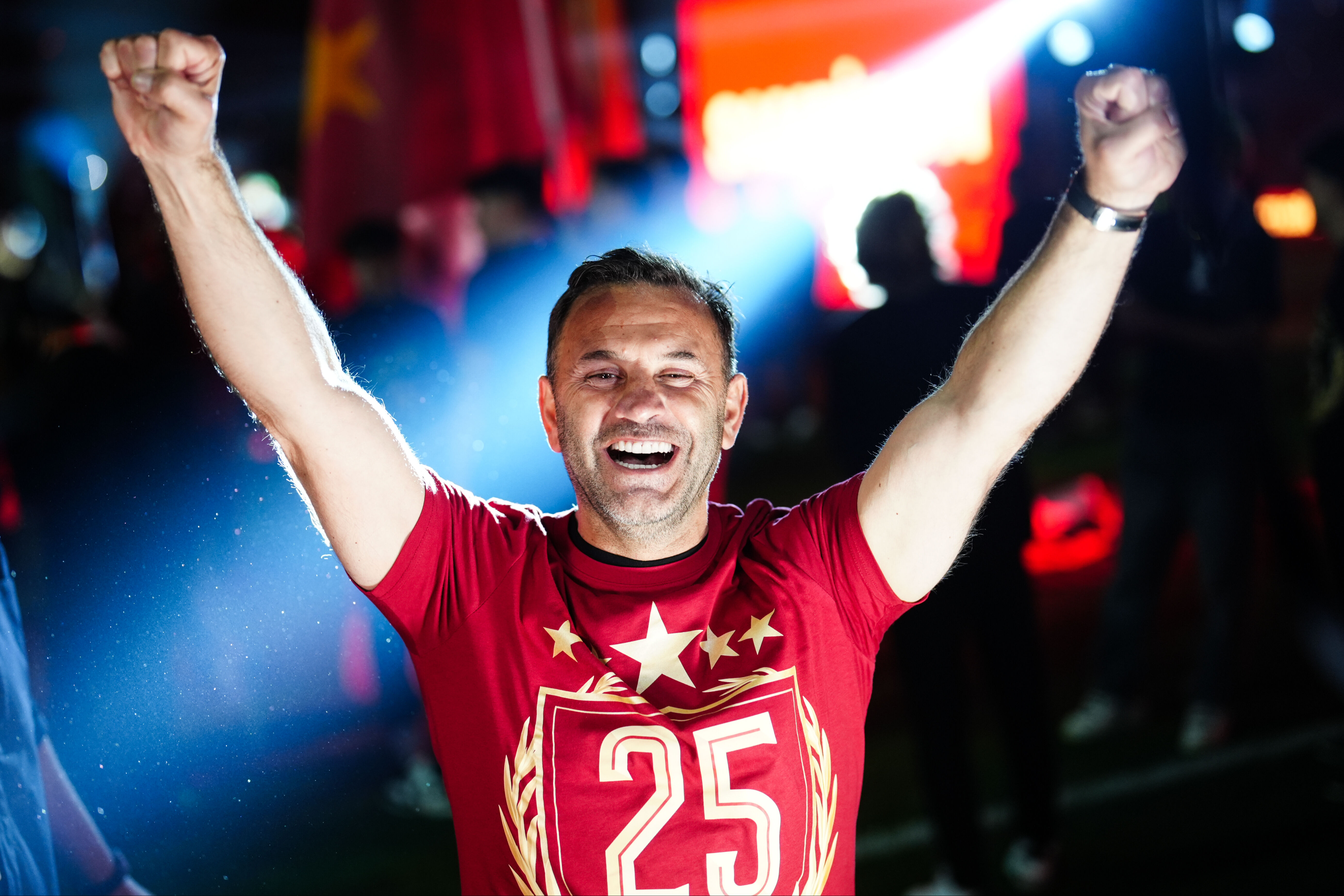 Çifte zaferin baş mimarı! Galatasaray'ın hocası Okan Buruk rekorları paramparça etti - 1. Resim