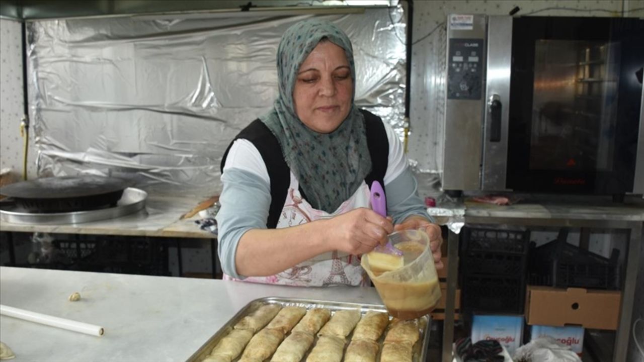 Kadınlarda erken emeklilik yasası çıktı mı? Ev hanımlarına prim desteği! Kadınlarda erken emeklilik yasası çıktı mı? Ev hanımlarına prim desteği!