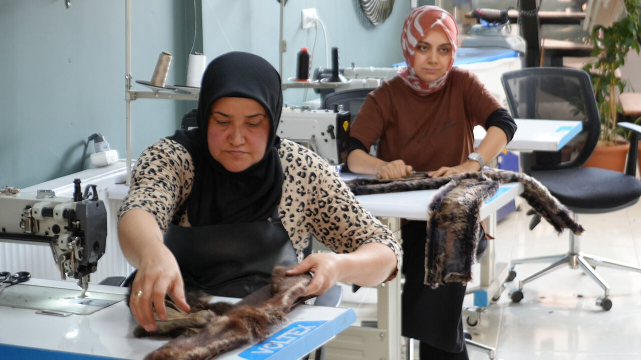 Game of Thrones, Vikings, Kudüs Fatihi Selahaddin Eyyubi... Ünlü dizilerin kostümleri Bilecik'te üretiliyor - 3. Resim